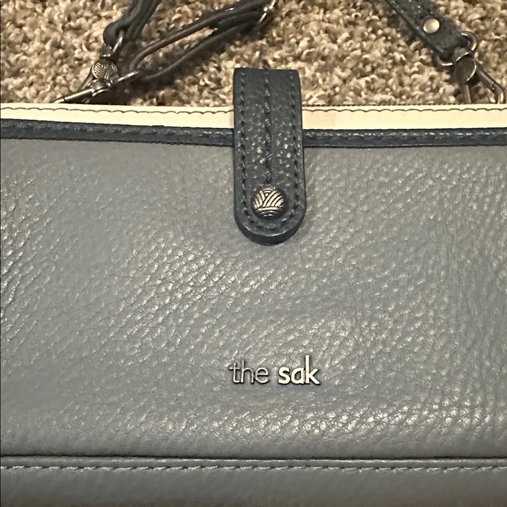 The Sak Iris crossbody wallet in dusty blue leather with navy and ivory trim. - Picture 2 of 9